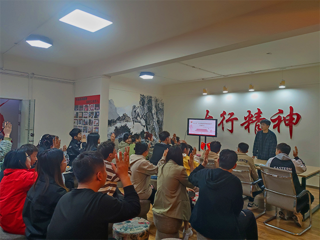 大数据学院学生第二党支部开展“习近平:扎实推动教育强国建设”主题学习