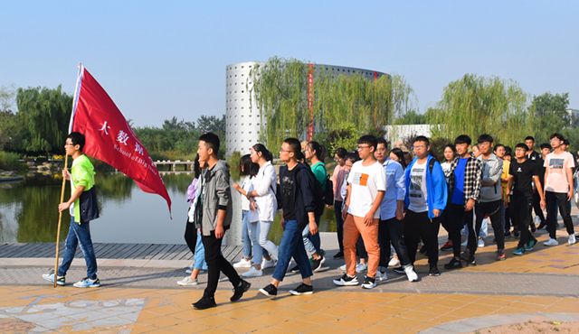 tyc1286太阳成集团:接过你的行囊 我们是一家人