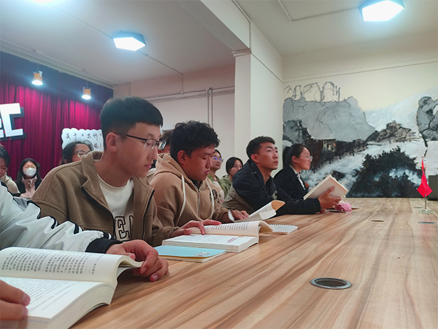 大数据学院学生第二党支部开展“习近平:扎实推动教育强国建设”主题学习