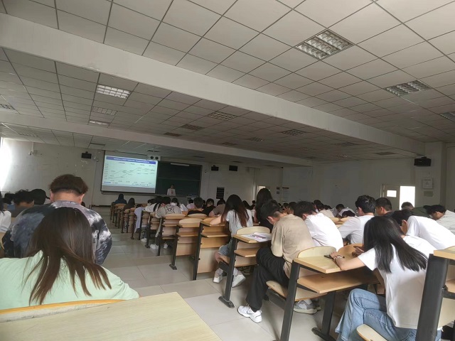 tyc1286太阳成集团邀请奇安信科技集团举行2024届毕业生宣讲会